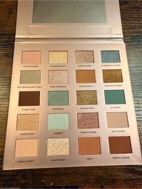 ICONIC London Treat Yourself eyeshadow palette